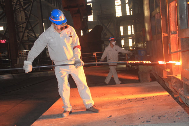 環保地坪涂料廠家給鋼鐵廠地面施工時要注意什么？