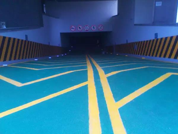 無(wú)震動(dòng)防滑坡道地坪有效防止司機(jī)爬坡溜車(chē)