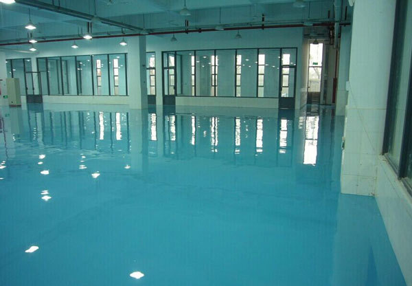 市場(chǎng)競(jìng)爭(zhēng)激烈，如何低成本搞定水性環(huán)氧地板漆施工