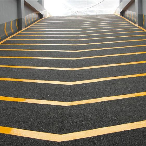 停車(chē)場(chǎng)止滑坡道一般采用哪種地坪